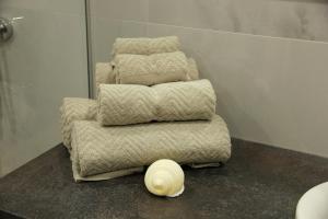 Warmzy Home - Modern 2 Rooms Apartment With Free Parking