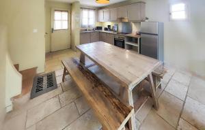 Lovely Home In Saint-Laurent-De-La-Ca