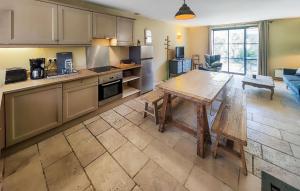 Lovely Home In Saint-Laurent-De-La-Ca