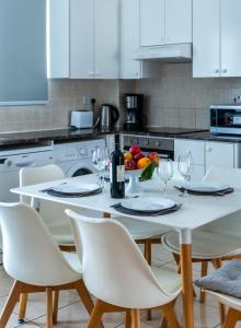 Just renovated beautiful 2 bed apartment in Paphos 5 min drive to the beach