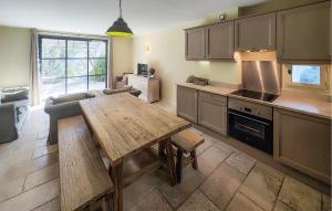 Nice Home In Saint-Laurent-De-La-Ca With Wifi