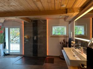 Ferienwohnung mit Luxusbad, Terrasse Ostseenähe