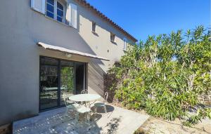 2 Bedroom Cozy Home In Saint-Laurent-De-La-Ca