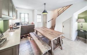 2 Bedroom Amazing Home In Stlaurent-De-La-Cabr