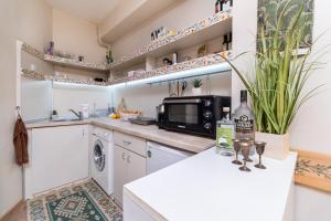 Chic Urban Getaway in City Center by Flat Mаnager