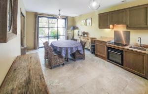 2 Bedroom Lovely Home In Saint-Laurent-De-La-Ca