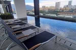 Aesthetic Urban Suite With Infinite Pool & Gym