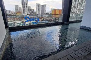 Aesthetic Urban Suite With Infinite Pool & Gym