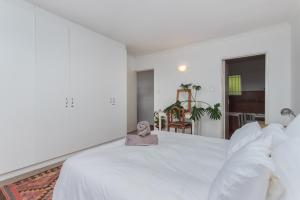 Mountainside Sea View Apartment In Muizenberg