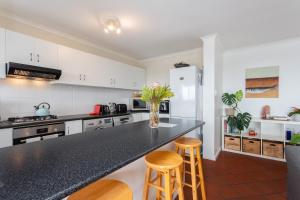 Mountainside Sea View Apartment In Muizenberg