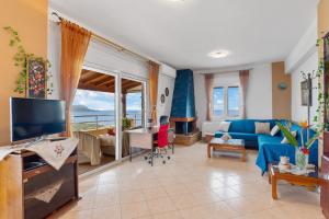 Chrisanthis House- BY APOKORONAS VILLAS