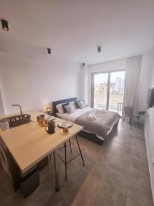 New, Modern Studio, Universal Residences