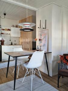 Hurmaava ullakkoasunto Vanhan Rauman laidalla