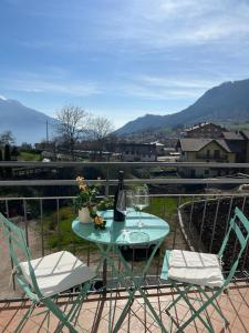 THE SUNFLOWER APARTMENT