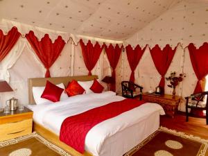 Royal Deluxe Camp & Resort, Hunder- Nubra