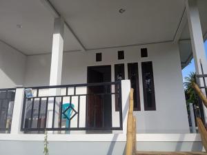 Riung Tiga Empat Tujuh Guesthouse