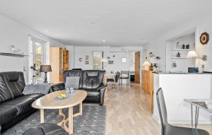 3 Bedroom Cozy Home In Aabenraa