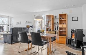 3 Bedroom Cozy Home In Aabenraa