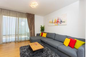 Apartment - free parking in garage , mountain and seaview , quiet neighbourhood