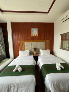 โมเมนต์ แอ๊ท ริมโขง