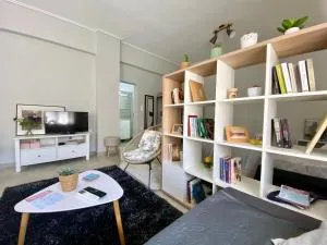 Xrysa's Central City Apartment - Galatás