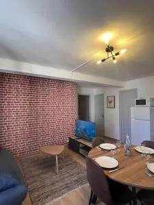 appartement. 2 à 4 pers. lit Queen-size. Au calme. - فالريس