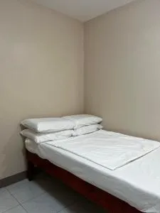 J & A Traveller's Inn - 安达