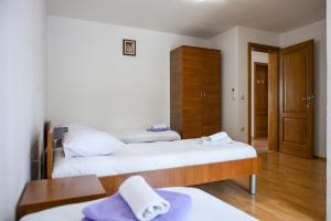 Twin Room with Balcony room in Pansion Mara i Pavo