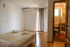 Double Room with Balcony room in Pansion Mara i Pavo