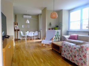 Sunny Center Apartment