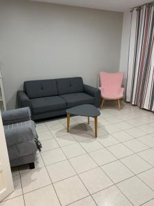 Maisons de vacances Maison cosy avec piscine : photos des chambres