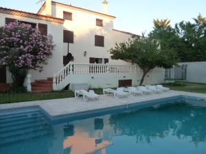 VILLA POUR 21 PERSONNES 400 M2 PISCINE SALLE DE SPORT PROCHE DES PLAGES. HÉRAULT