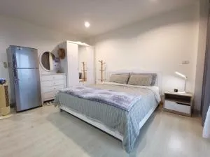 The Beach Bangsaen Condo Sea View Room 327-62 Top Floor-Free Netflix - Ban Laem Thaen