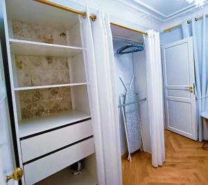 Appartements Au Petit Trianon Bleu : photos des chambres