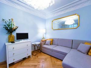 Au Petit Trianon Bleu