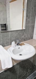 Basic Triple Room room in Loch Long Hotel