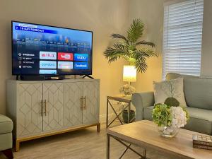 Serenity Waterfront Villa with King Suite, Private Pool, Great Lanai Enclosure and Long Water Views