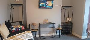 Apartment - Sleeps 5 Free parking & Sun terrace