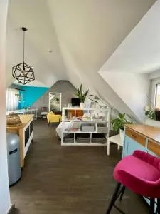 Light flow stylish attic house. m. balcony - Steinmauern