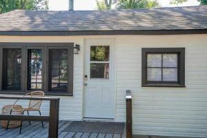 “The Hydrus” cozy 2 bedroom cottage