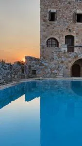 Old Venetian castle villa - Palailónion