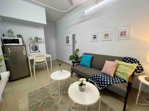 72 Pali Village a Cozy Vintage Apartment by Connekt Homes