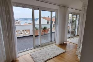 Boutique Rooftop with Ocean views