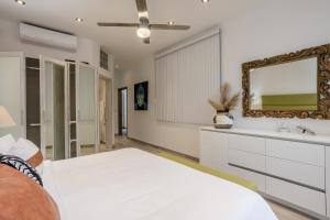 Casita Blanca, 1BR Modern Home with AC & Rooftop