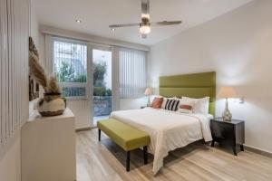 Casita Blanca, 1BR Modern Home with AC & Rooftop