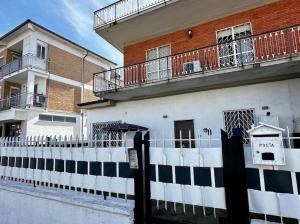 Casa via Appia Scauri - luminosa, grande a 250 m dal mare e dalla stazione ferroviaria