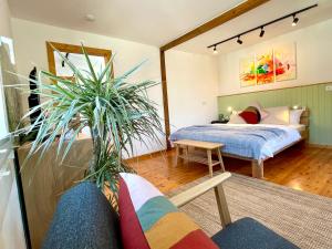 RiversideMosel Burg FREE Netflix PrimeVideo eBikeParking