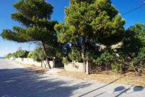 Villa Manios near the Beach