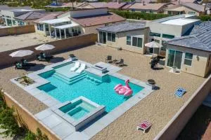 4BR Desert Paradise Saltwater Pool/Spa & View - 沙漠温泉