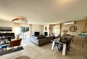Villas Villa piscine avec vue imprenable sur la mer : photos des chambres
